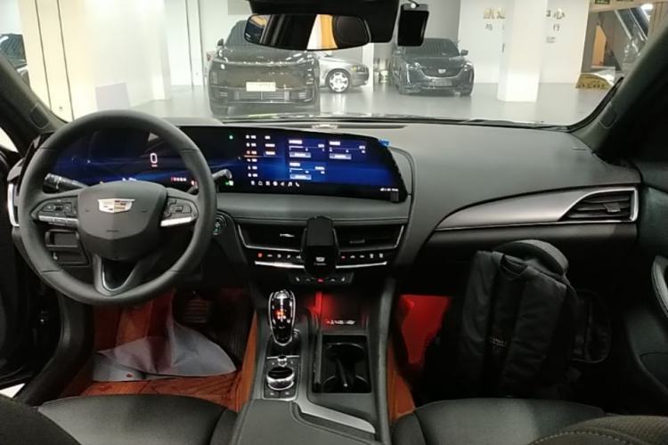 Used Cadillac CT5 2024 28T Luxury Pro Trim Center Console