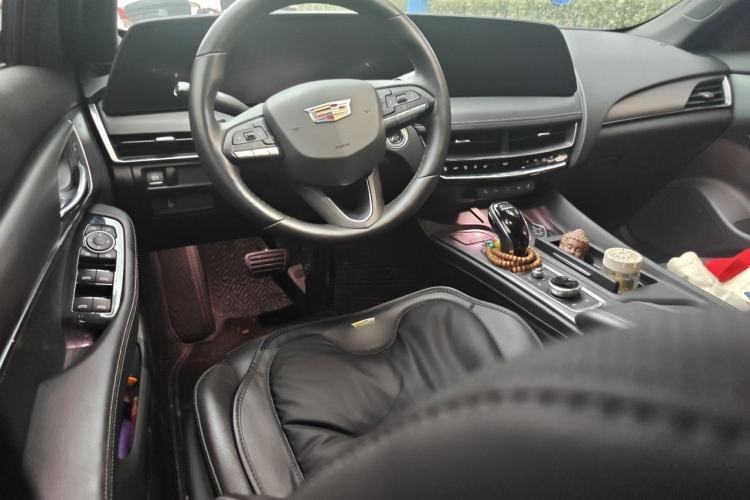 Used Cadillac CT5 2024 28T Luxury Pro Trim Center Console