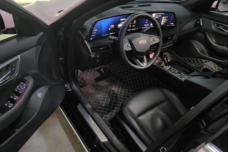 Used Cadillac CT5 2024 28T Luxury Pro Trim Driver Seat