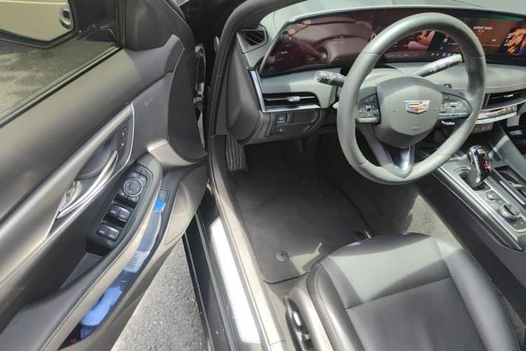 Used Cadillac CT5 2024 28T Luxury Pro Trim Driver Seat