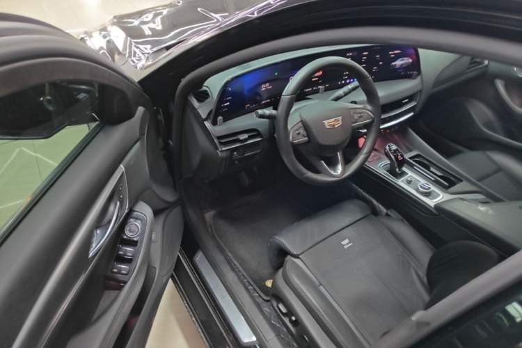 Used Cadillac CT5 2024 28T Luxury Pro Trim Driver Seat