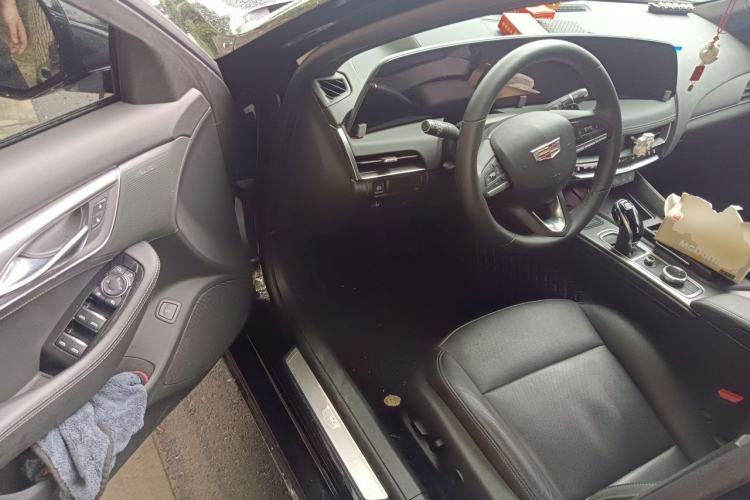 Used Cadillac CT5 2024 28T Luxury Pro Trim Driver Seat