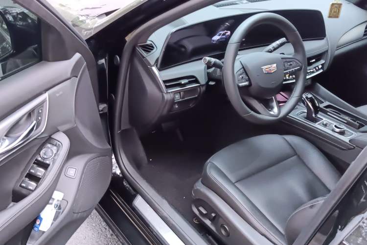 Used Cadillac CT5 2024 28T Luxury Pro Trim Driver Seat