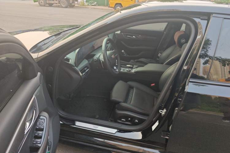 Used Cadillac CT5 2024 28T Platinum Edition Driver Seat