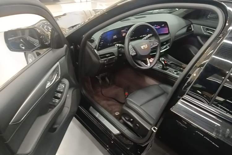 Used Cadillac CT5 2024 28T Luxury Pro Trim Driver Seat