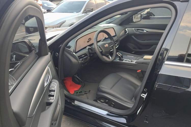 Used Cadillac CT5 2024 28T Luxury Pro Trim Driver Seat