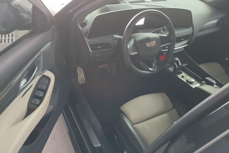 Used Cadillac CT5 2024 28T Platinum Edition Driver Seat