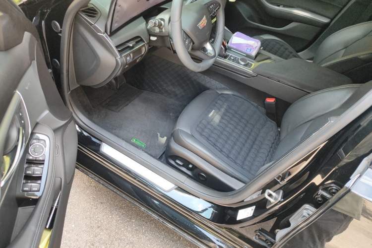Used Cadillac CT5 2024 28T Luxury Pro Trim Driver Seat