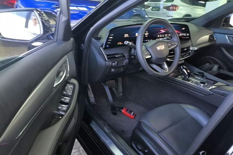 Used Cadillac CT5 2024 28T Luxury Pro Trim Driver Seat