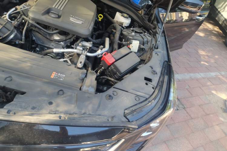 Used Cadillac CT5 2024 28T Luxury Pro Trim Engine Bay Left