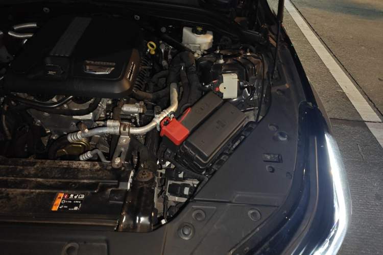 Used Cadillac CT5 2024 28T Luxury Pro Trim Engine Bay Left