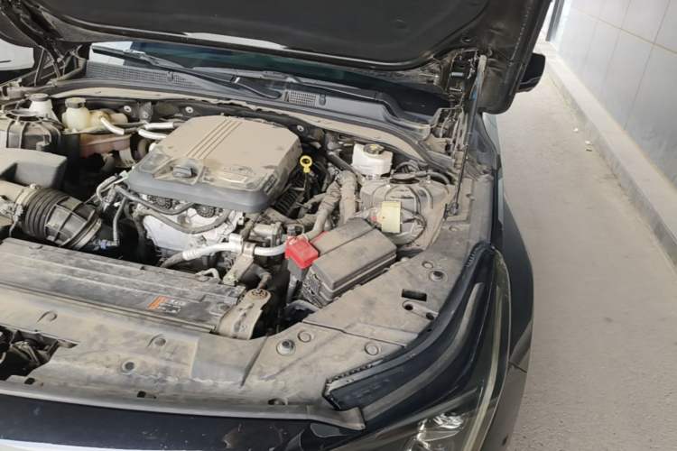 Used Cadillac CT5 2024 28T Platinum Edition Engine Bay Left