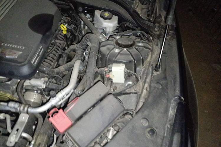 Used Cadillac CT5 2024 28T Luxury Pro Trim Engine Bay Left