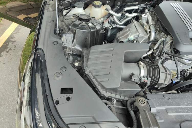 Used Cadillac CT5 2024 28T Luxury Pro Trim Engine Bay Right