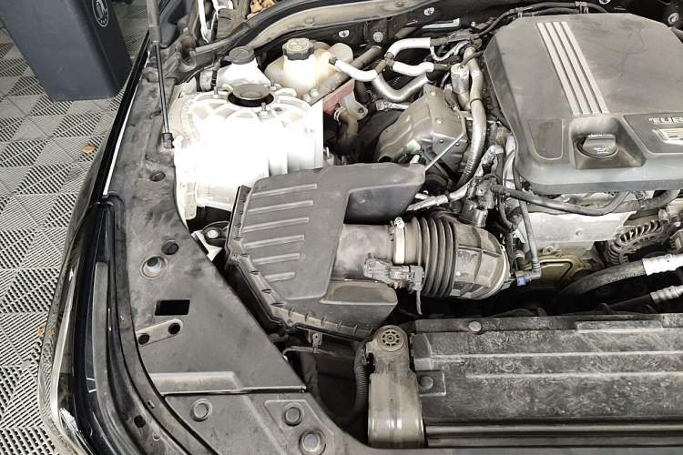 Used Cadillac CT5 2024 28T Luxury Pro Trim Engine Bay Right