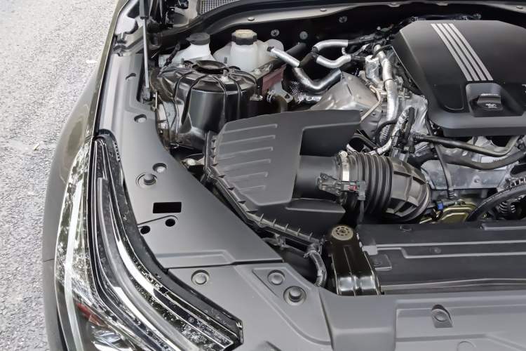 Used Cadillac CT5 2024 28T Luxury Pro Trim Engine Bay Right