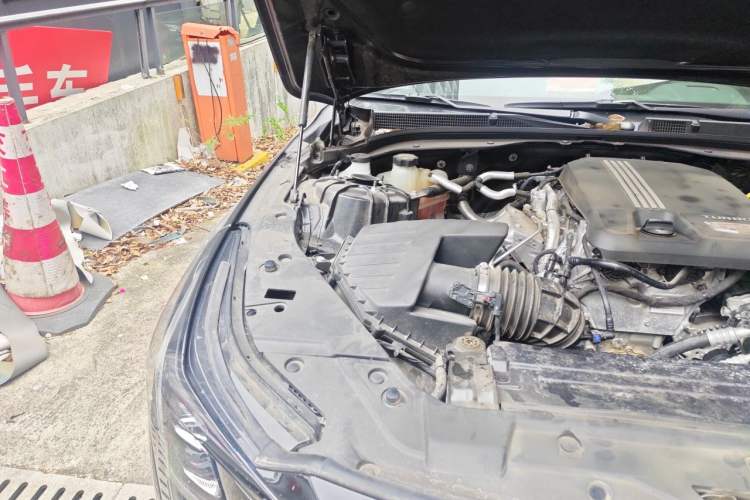 Used Cadillac CT5 2024 28T Luxury Pro Trim Engine Bay Right