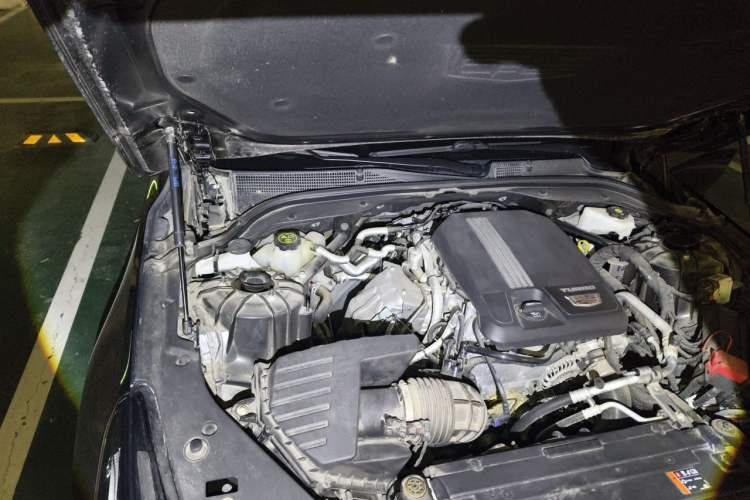 Used Cadillac CT5 2024 28T Luxury Pro Trim Engine Bay Right