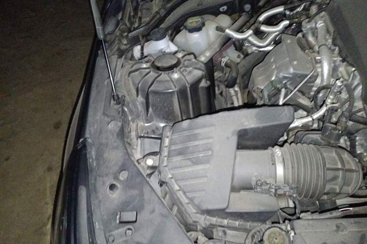 Used Cadillac CT5 2024 28T Luxury Pro Trim Engine Bay Right