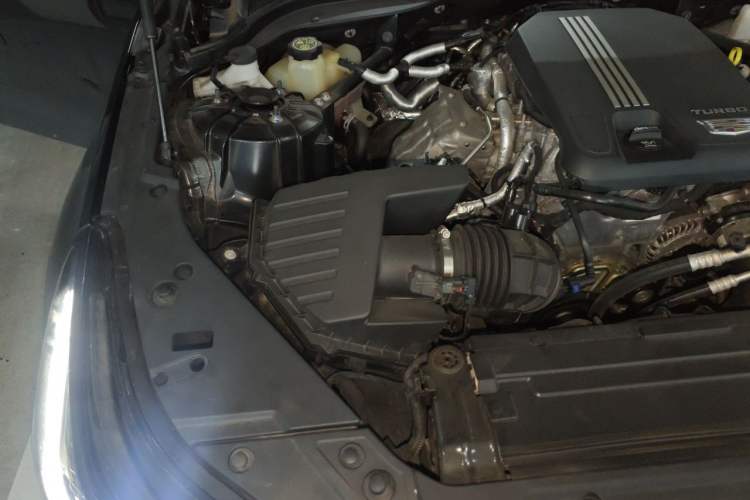 Used Cadillac CT5 2024 28T Luxury Pro Trim Engine Bay Right