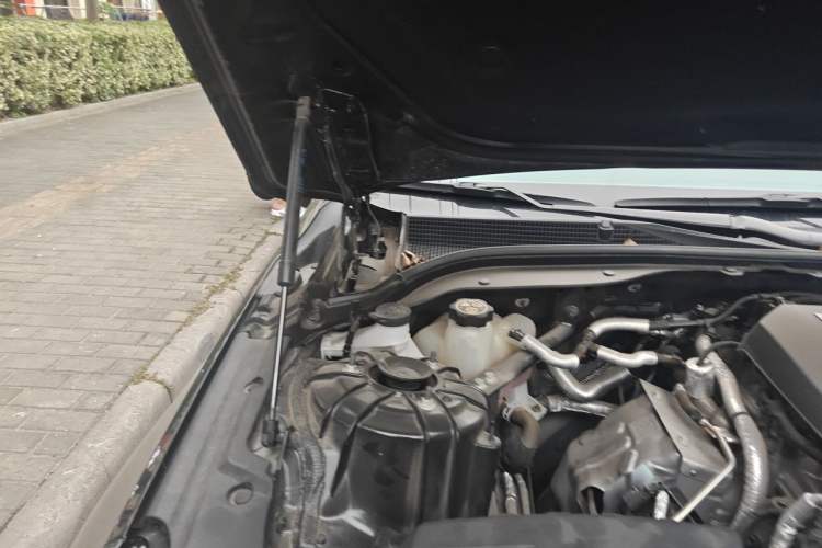 Used Cadillac CT5 2024 28T Luxury Pro Trim Engine Bay Right