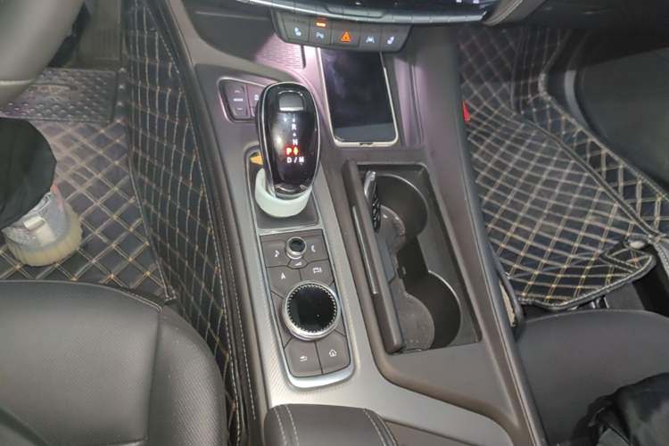 Used Cadillac CT5 2024 28T Luxury Pro Trim Gear Lever