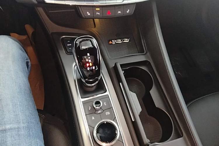 Used Cadillac CT5 2024 28T Luxury Pro Trim Gear Lever