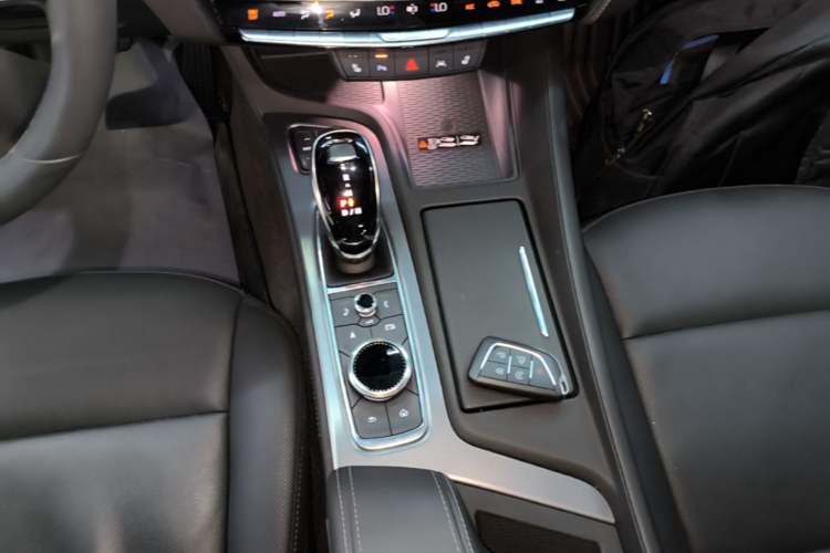 Used Cadillac CT5 2024 28T Luxury Pro Trim Gear Lever