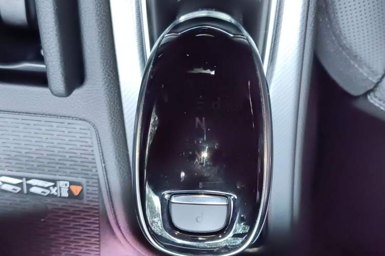 Used Cadillac CT5 2024 28T Luxury Pro Trim Gear Lever