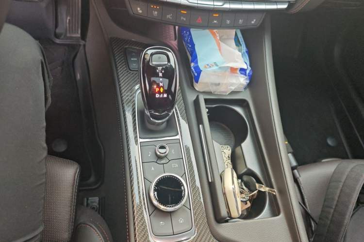 Used Cadillac CT5 2024 28T Platinum Edition Gear Lever