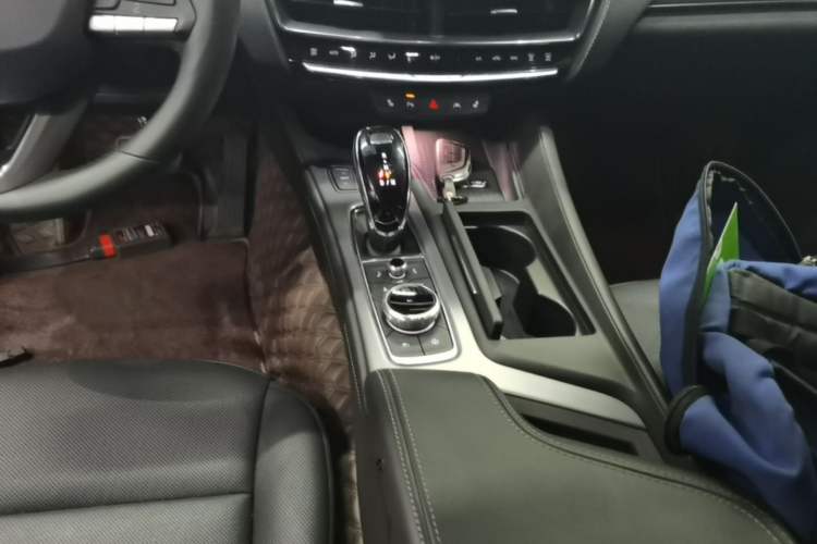 Used Cadillac CT5 2024 28T Luxury Pro Trim Gear Lever