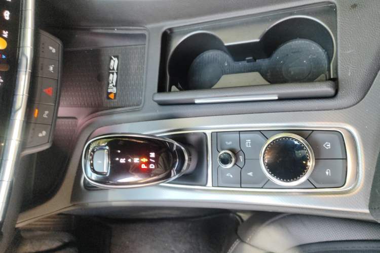 Used Cadillac CT5 2024 28T Luxury Pro Trim Gear Lever