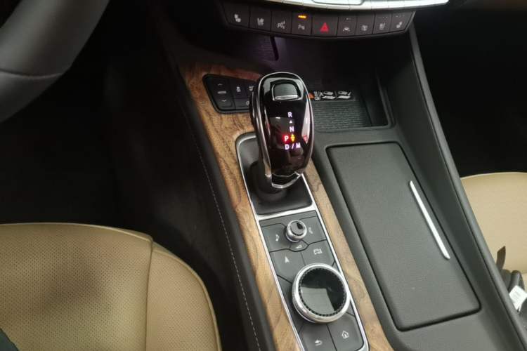 Used Cadillac CT5 2024 28T Prestige Edition Gear Lever