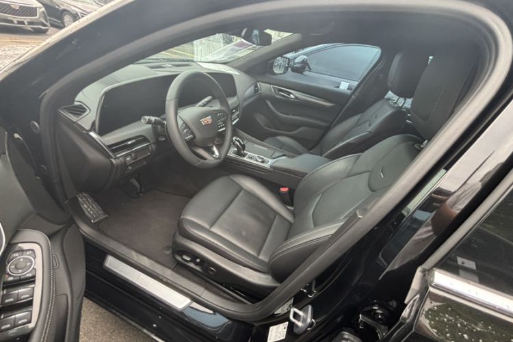 Used Cadillac CT5 2024 28T Luxury Pro Trim Interior 2