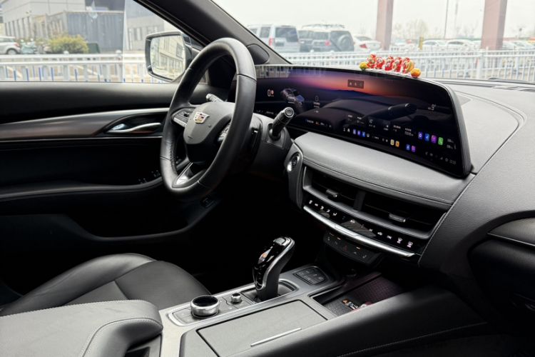 Used Cadillac CT5 2024 28T Luxury Pro Trim Interior 3
