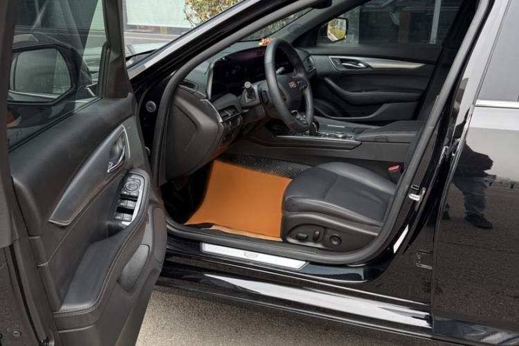 Used Cadillac CT5 2024 28T Luxury Pro Trim Interior 4