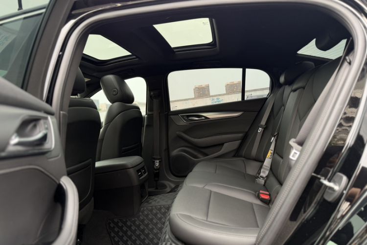 Used Cadillac CT5 2024 28T Luxury Pro Trim Interior 6