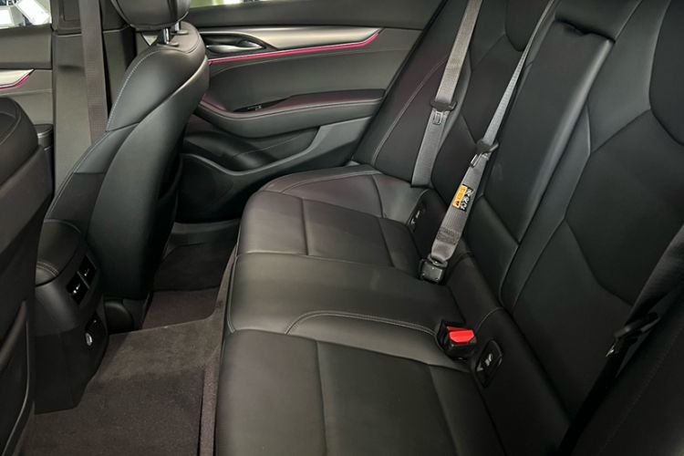 Used Cadillac CT5 2024 28T Luxury Pro Trim Interior 7
