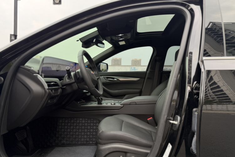 Used Cadillac CT5 2024 28T Luxury Pro Trim Interior 9
