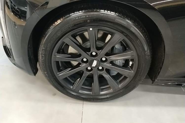 Used Cadillac CT5 2024 28T Prestige Edition Left Front Wheel Hub