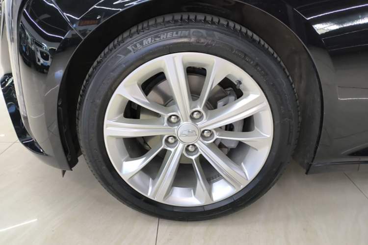 Used Cadillac CT5 2024 28T Luxury Pro Trim Left Front Wheel Hub