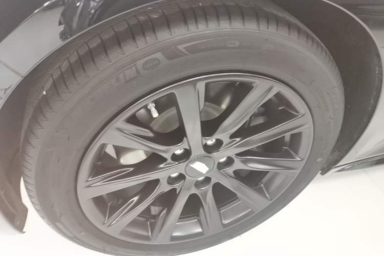 Used Cadillac CT5 2024 28T Prestige Edition Left Front Wheel Hub