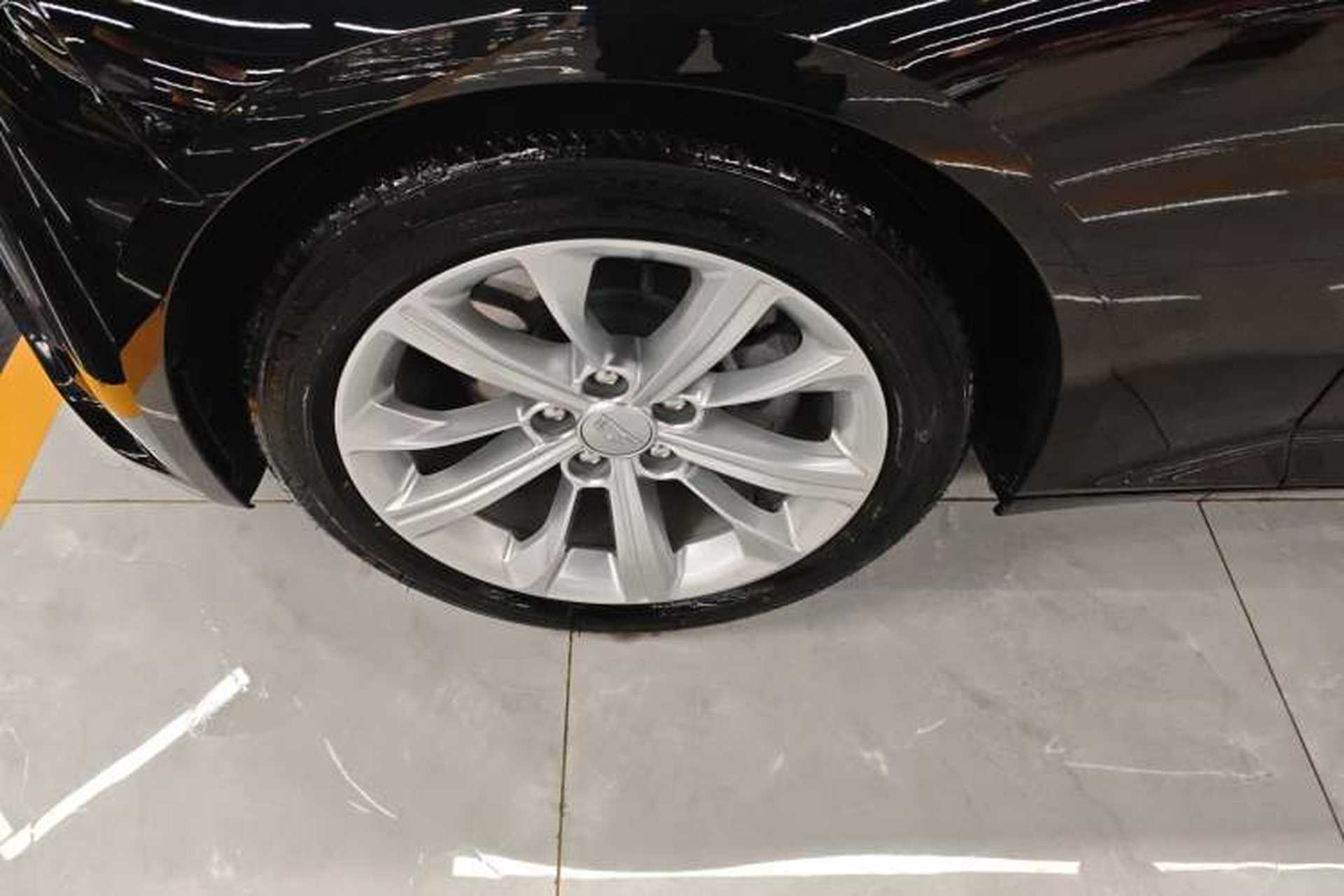 Used Cadillac CT5 2024 28T Luxury Pro Trim Left Front Wheel Hub