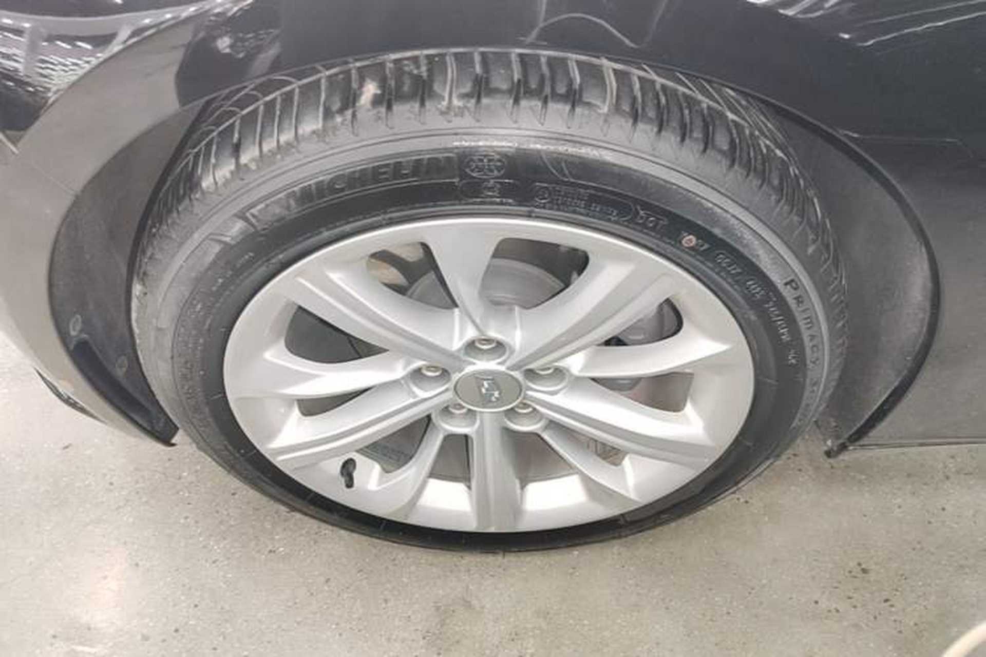 Used Cadillac CT5 2024 28T Luxury Pro Trim Left Front Wheel Hub