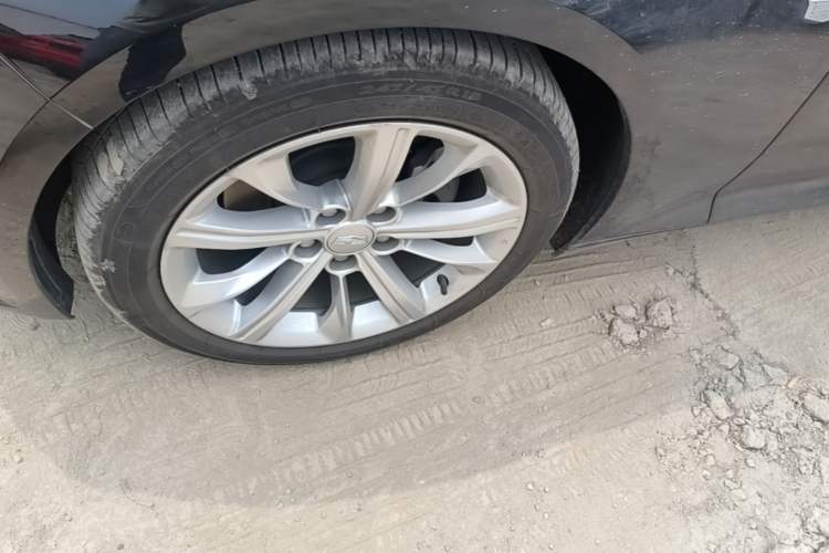 Used Cadillac CT5 2024 28T Luxury Pro Trim Left Front Wheel Hub