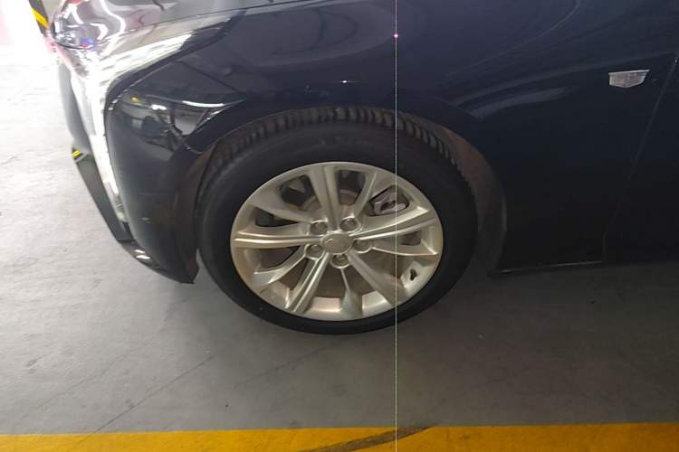 Used Cadillac CT5 2024 28T Luxury Pro Trim Left Front Wheel Hub