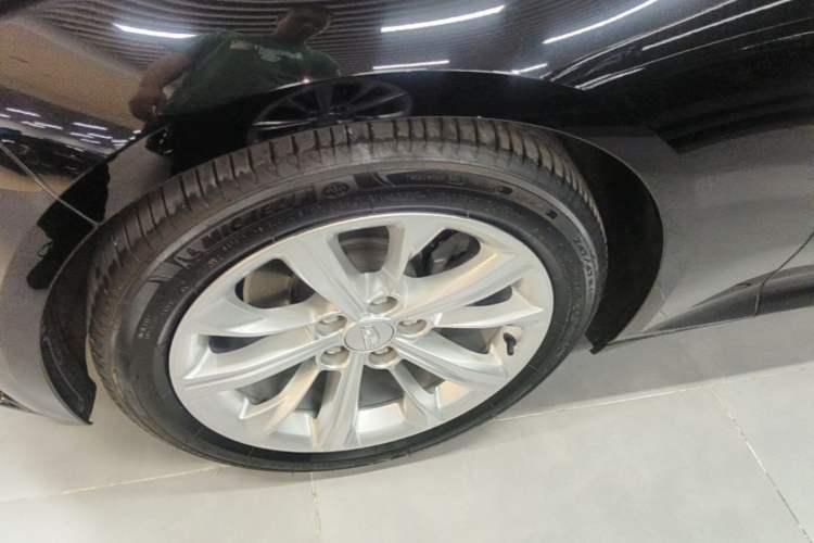 Used Cadillac CT5 2024 28T Luxury Pro Trim Left Front Wheel Hub