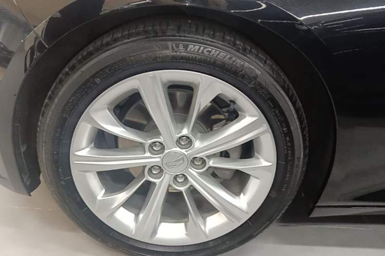 Used Cadillac CT5 2024 28T Luxury Pro Trim Left Front Wheel Hub