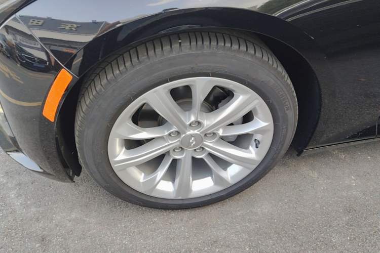Used Cadillac CT5 2024 28T Luxury Pro Trim Left Front Wheel Hub