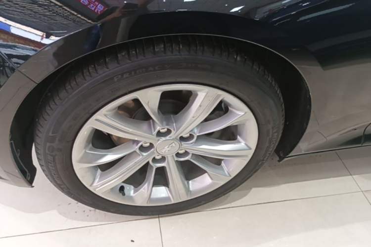 Used Cadillac CT5 2024 28T Luxury Pro Trim Left Front Wheel Hub